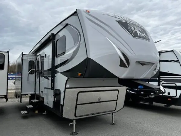 24 OUTDOORS RV GLACIER PEAK 27KVS TITAINIUM SERIES 5TH WHEEL