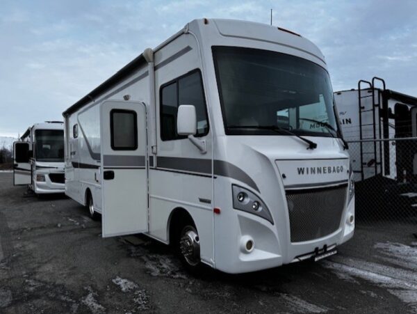 18 WINNIEBAGO INTENT 30R FORD CLASS A MOTORHOME   $65,995 PLUS DOC & DMV FEES