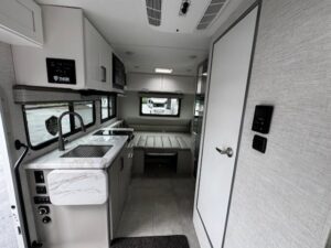 2026 Thor Quantum LC19 Rear U Shaped Dinette, Wet Bath