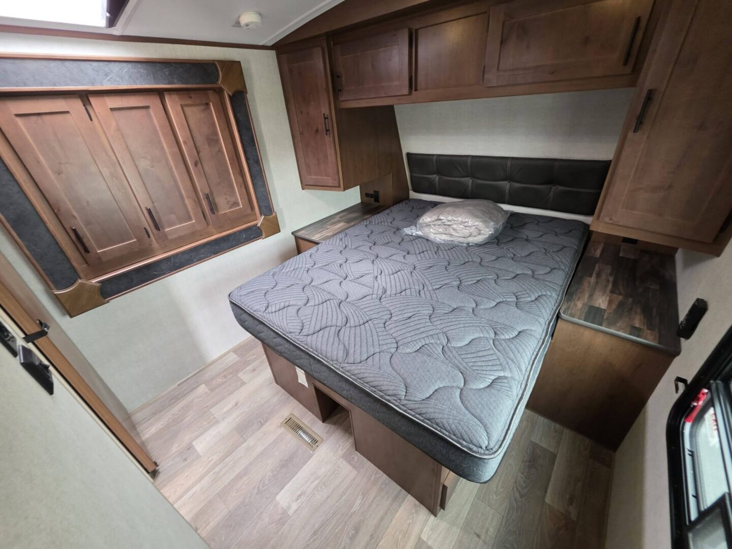 2026 Outdoors RV BlackStone 280RKS Mountain Series - Image 7