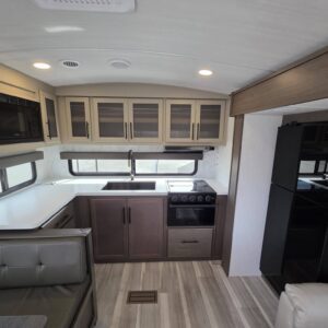 2026 Cougar 25MLWE W/Auto Level & Solar Discovery