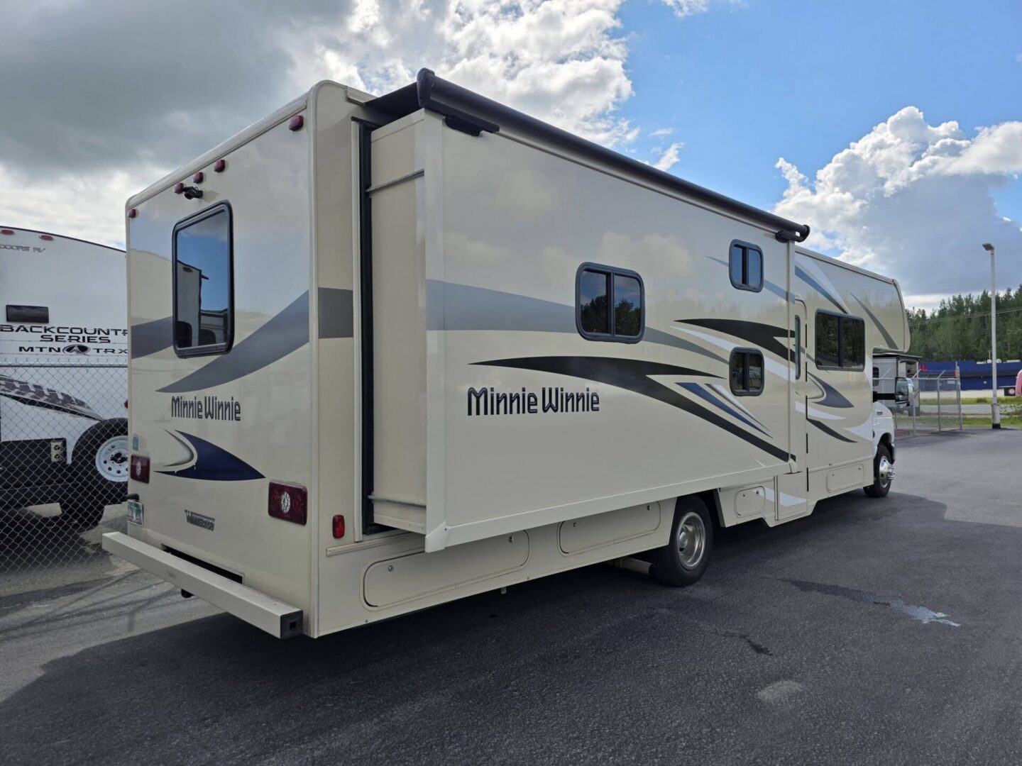 2023 Winnebago Minnie Winnie 31H $95,294 +dmv - Image 17