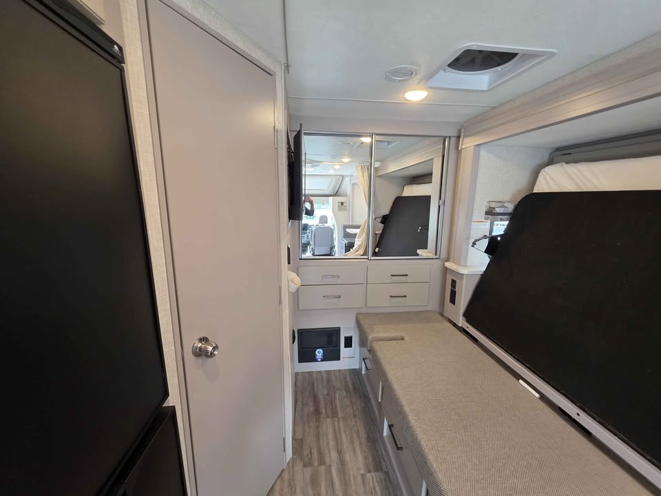 2024 Thor Compass 23TW AWD $125,294 +dmv - Image 5
