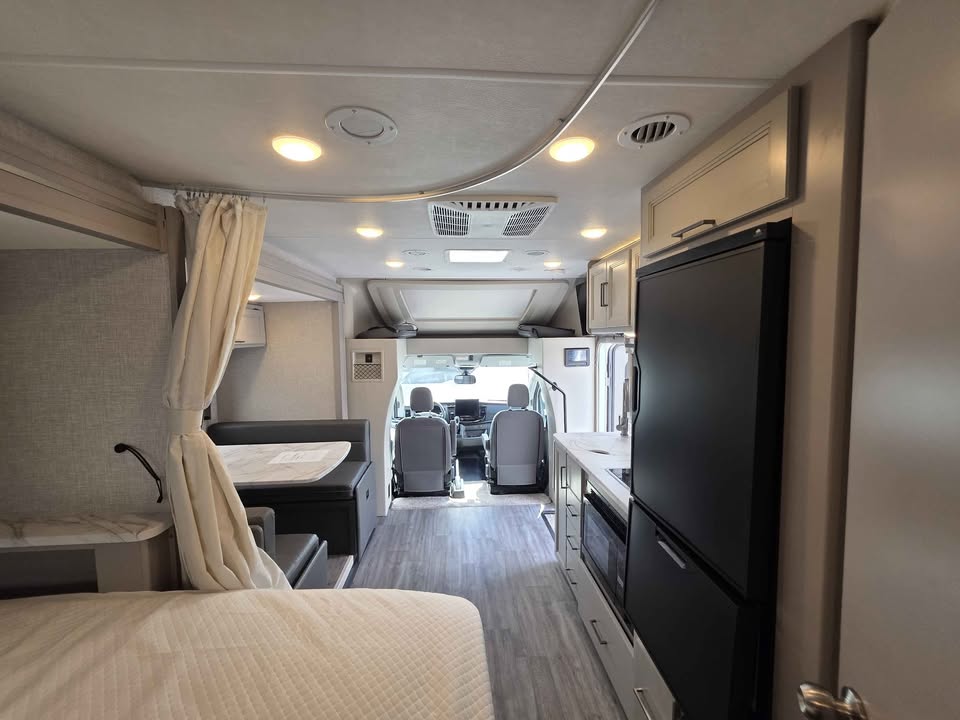 2024 Thor Compass 23TW AWD $125,294 +dmv - Image 4