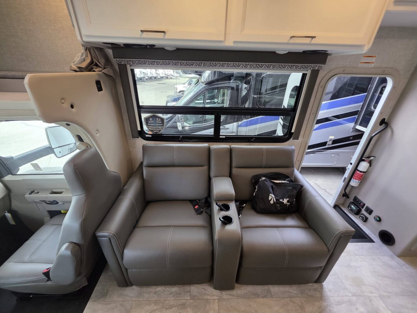 2025 Thor Quantum KW29 V8 $145,294 +dmv - Image 6