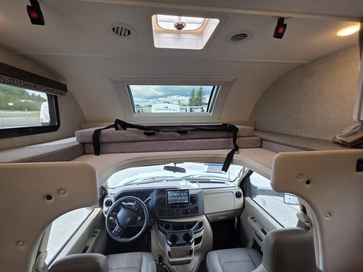 2025 Thor Quantum KW29 V8 $145,294 +dmv - Image 3