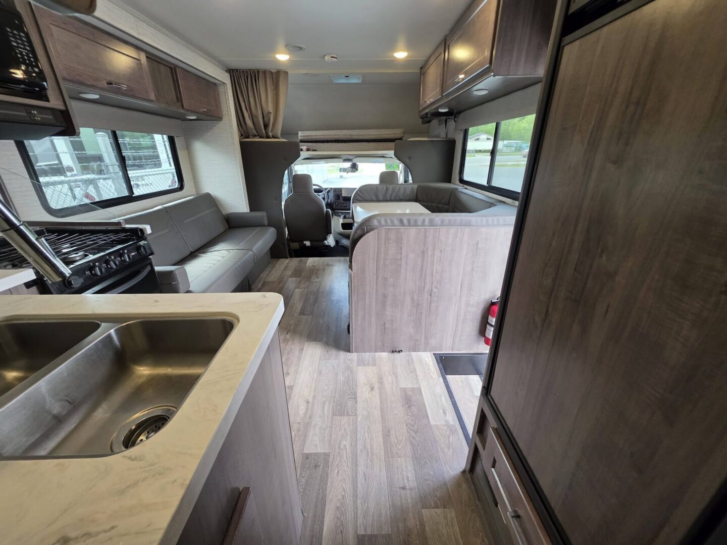 2023 Winnebago Minnie Winnie 31H $95,294 +dmv - Image 10