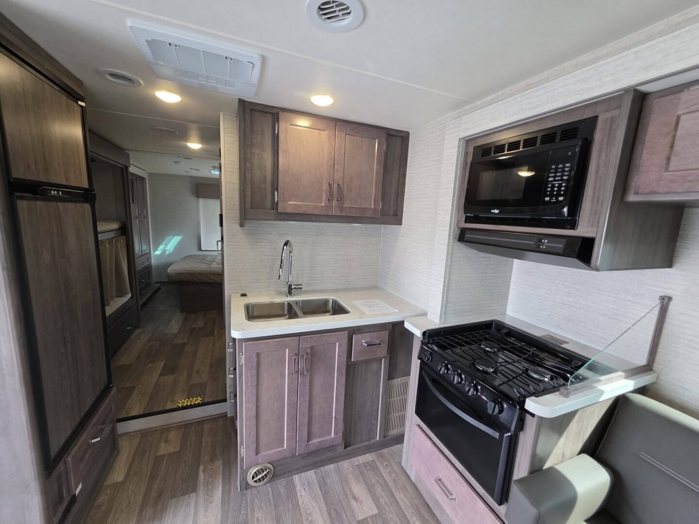 2023 Winnebago Minnie Winnie 31H $95,294 +dmv - Image 7
