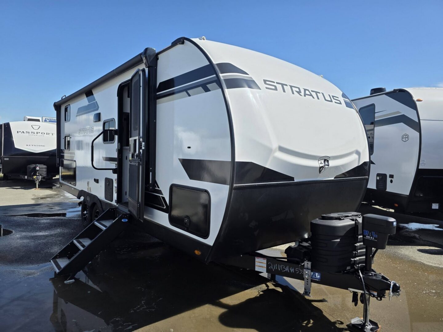 2025 Stratus 211VBH Like New! $42,294 + dmv - Image 4