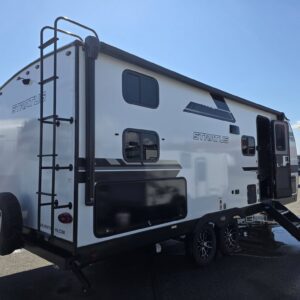 2025 Stratus 211VBH Like New! $42,294 + dmv
