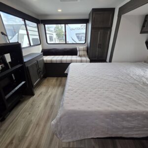 2027 Stratus 282VFD