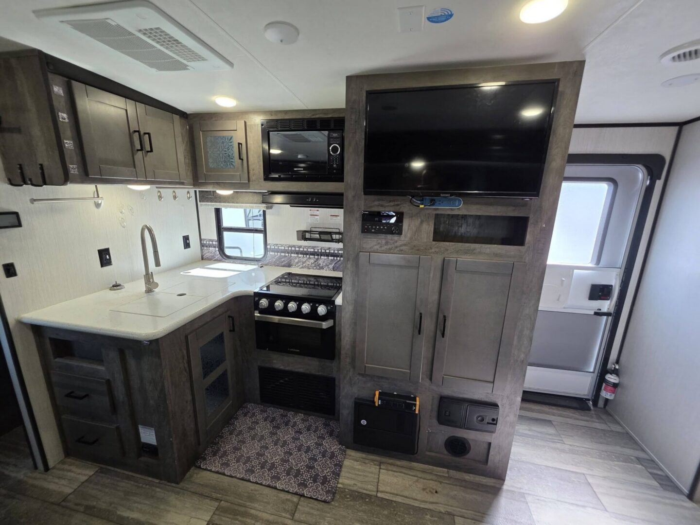 2020 North Trail 22CRB $30,294+dmv - Image 4