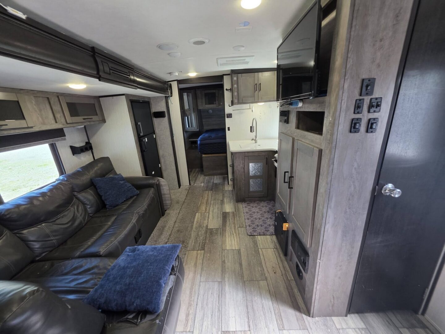 2020 North Trail 22CRB $30,294+dmv - Image 3