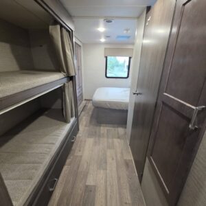 2023 Minnie Winnie 31H       $85,294+DMV