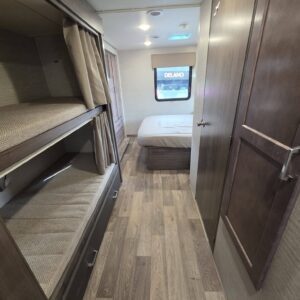 2023 Minnie Winnie 31H      $84,995 +dmv