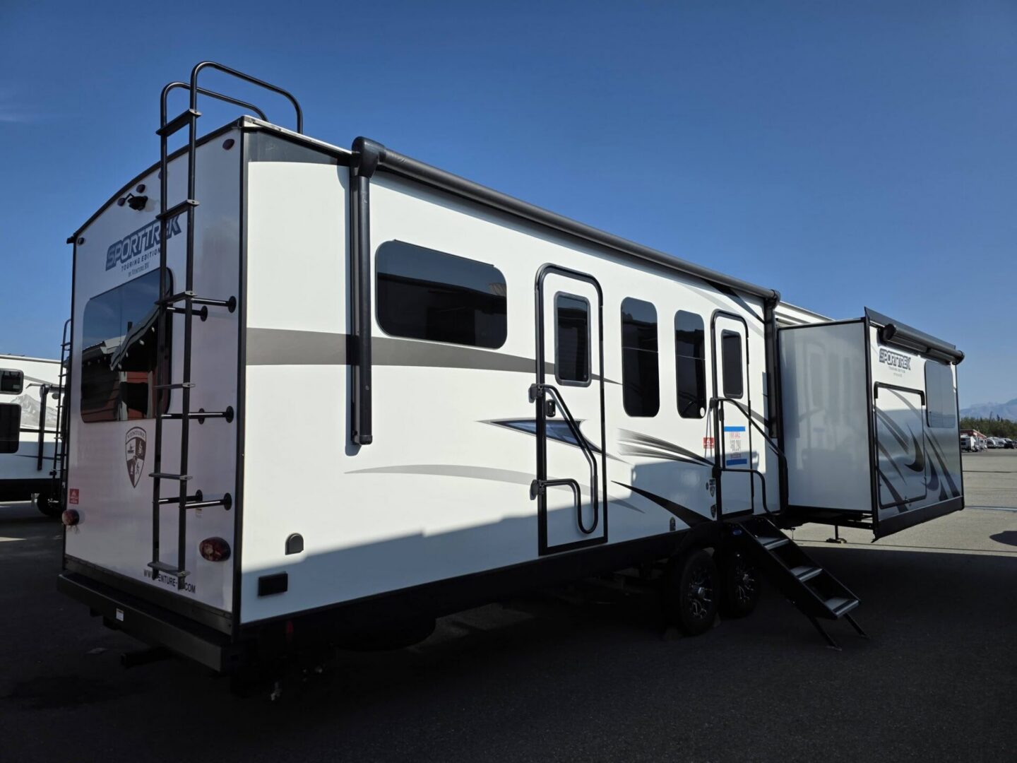 2024 Sport Trek Touring 333VFK & 4500 Cummings Generator incuded $59,995 +dmv - Image 11