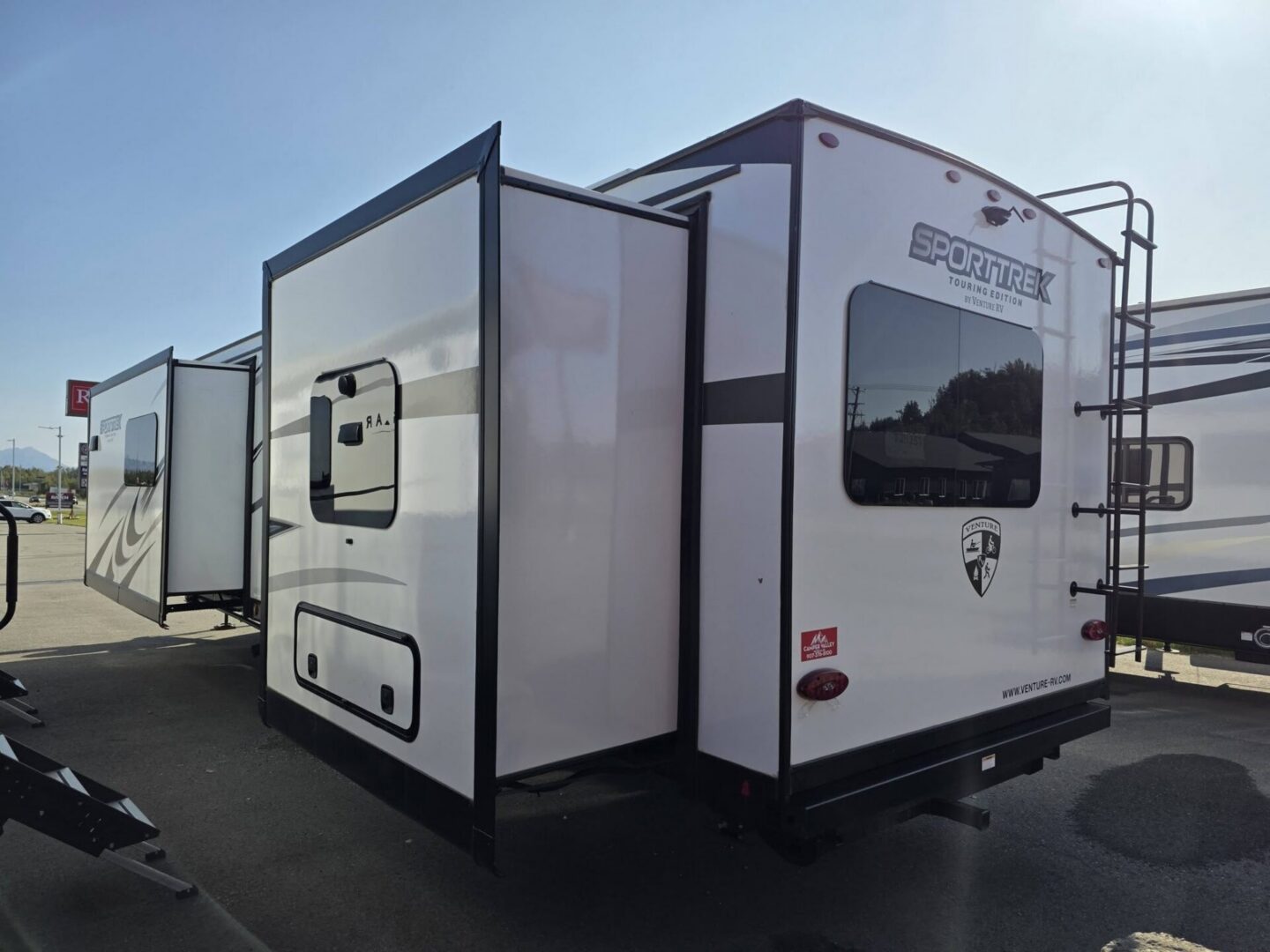 2024 Sport Trek Touring 333VFK & 4500 Cummings Generator incuded $59,995 +dmv - Image 13