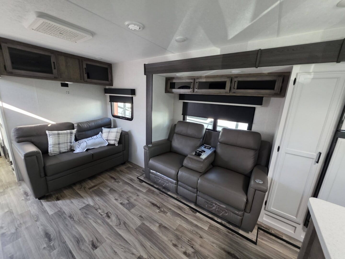 2024 Sport Trek Touring 333VFK & 4500 Cummings Generator incuded $59,995 +dmv - Image 3