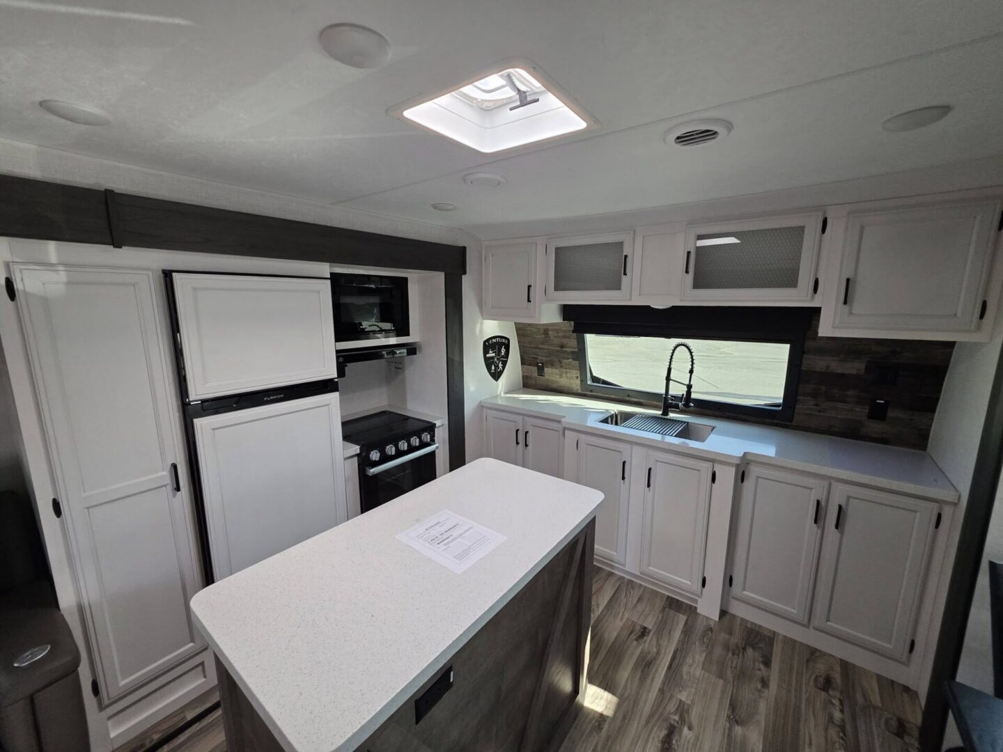 2024 Sport Trek Touring 333VFK & 4500 Cummings Generator incuded $59,995 +dmv - Image 5