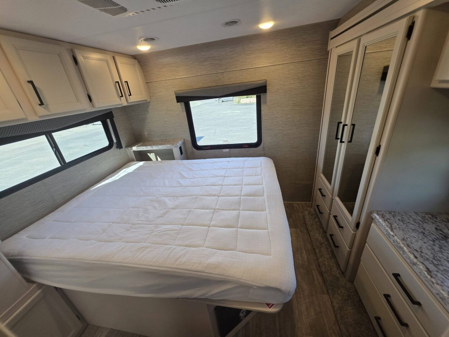 2024 Freedom Elite 31FE Bunkhouse $90,294+dmv - Image 10