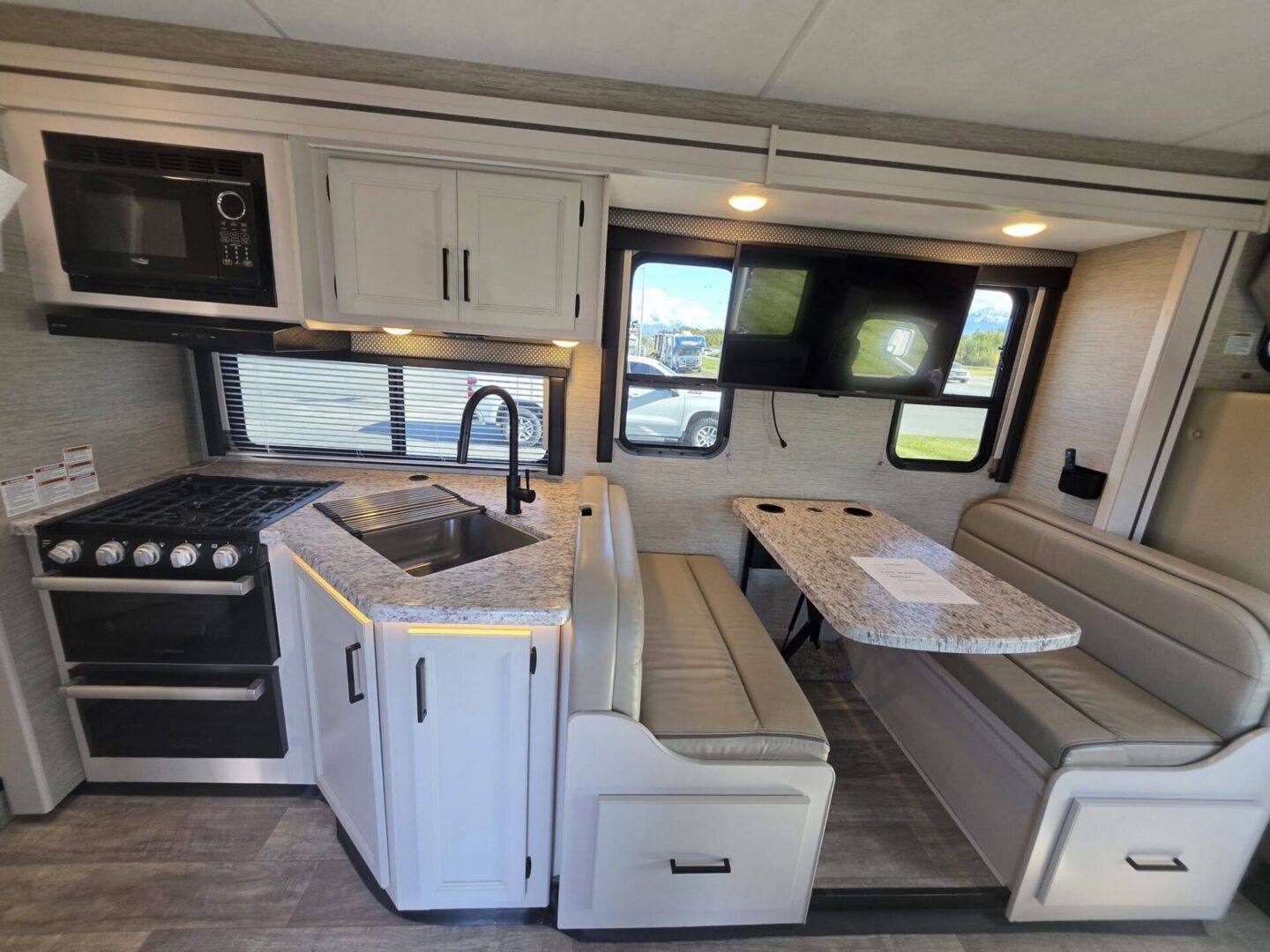 2024 Freedom Elite 31FE Bunkhouse $90,294+dmv - Image 7