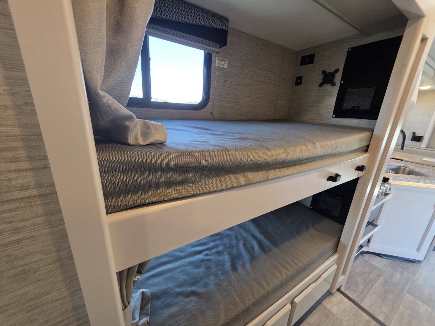2024 Freedom Elite 31FE Bunkhouse $90,294+dmv
