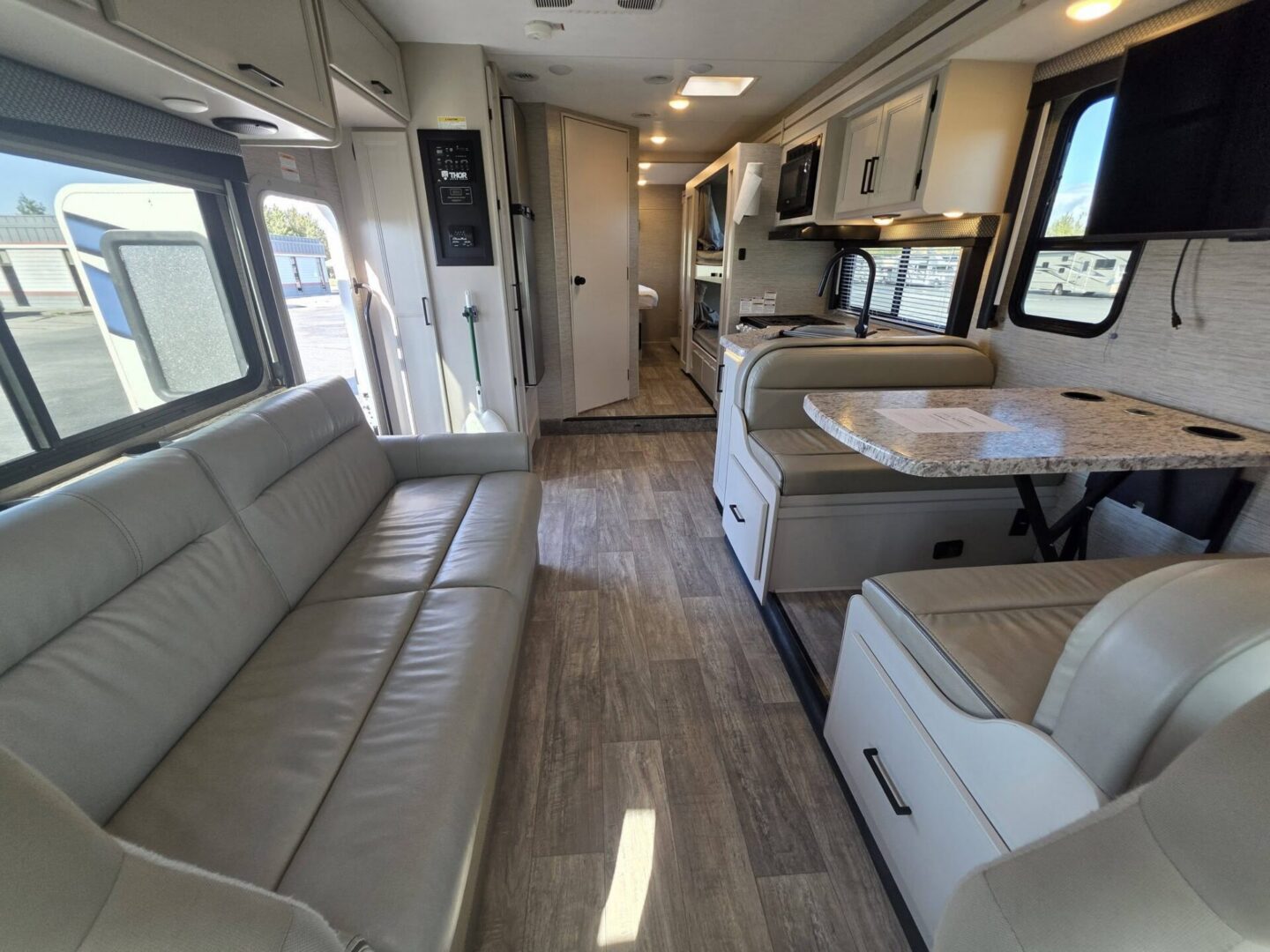 2024 Freedom Elite 31FE Bunkhouse $90,294+dmv - Image 2