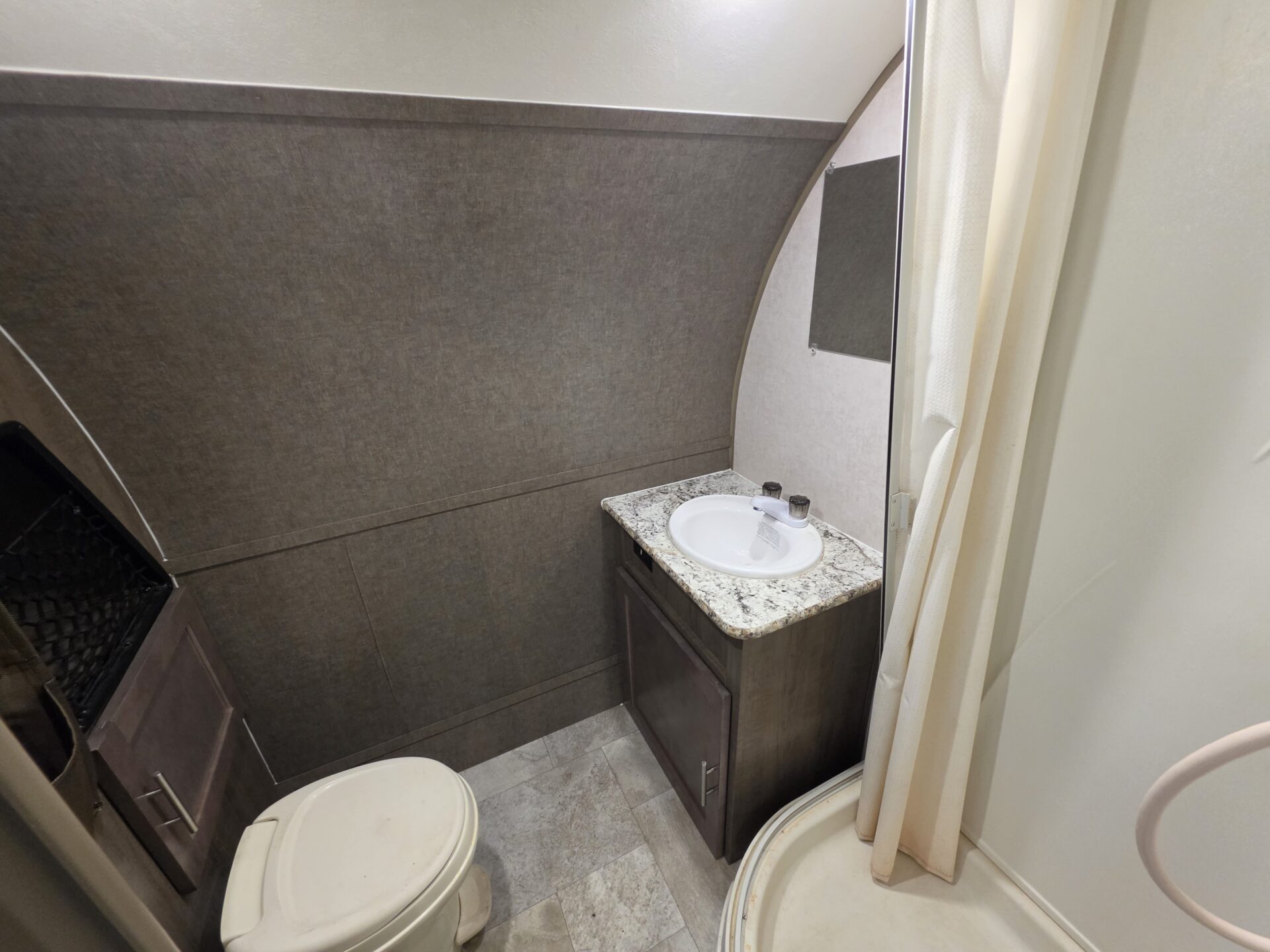 2019 R Pod 180 Hood River Edition $14,995 +dmv - Image 11