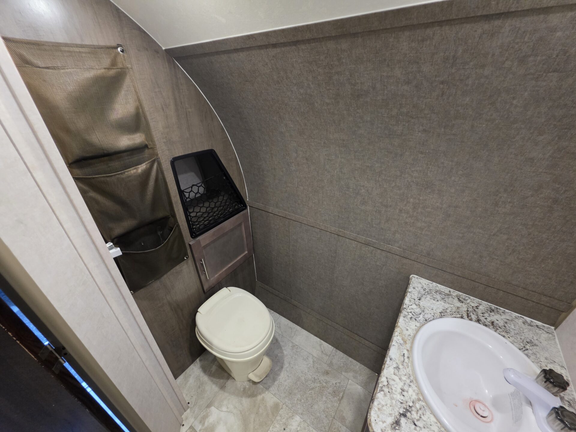 2019 R Pod 180 Hood River Edition $14,995 +dmv - Image 12
